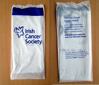 Sacs de dons en plastique HDPE biodégradable personnalisés avec thermoscellage et impression en gravure pour l'emballage de vêtements