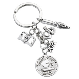 Porte-clés de graduation 2022, règle, casquette de chantier, diplôme, porte-clés, porte-clés de jour de remise des diplômes pour cadeaux d'étudiants, bijoux faits à la main - Product Image 1