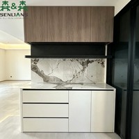Buffet de cuisine moderne en noyer blanc SLS Luxury Rounded Sideboard avec étagère flottante LED et station de bar à café en marbre