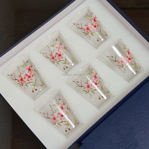 Copa de vino de estilo lujoso Art Deco, ligera y fresca, con patrón martillado, pintada a mano, ecológica. - Product Image 2