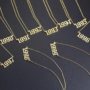 Collana Unisex con Numero in Stile <span class=keywords><strong>Old</strong></span> English Placcata in Oro 18K, Regalo di Compleanno Personalizzato con Anno di Nascita - Product Image 6