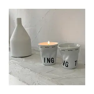 Gaya INS huruf tidak beraturan lilin kedelai lilin beraroma dengan toples keramik putih