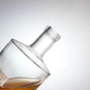 Botellas <span class=keywords><strong>de</strong></span> licor feminizadas únicas Botella <span class=keywords><strong>de</strong></span> vidrio curvada delgada adecuada para Vodka Whisky Tequila Brandy Rum <span class=keywords><strong>Gin</strong></span> Cocktail Bars - Product Image 6