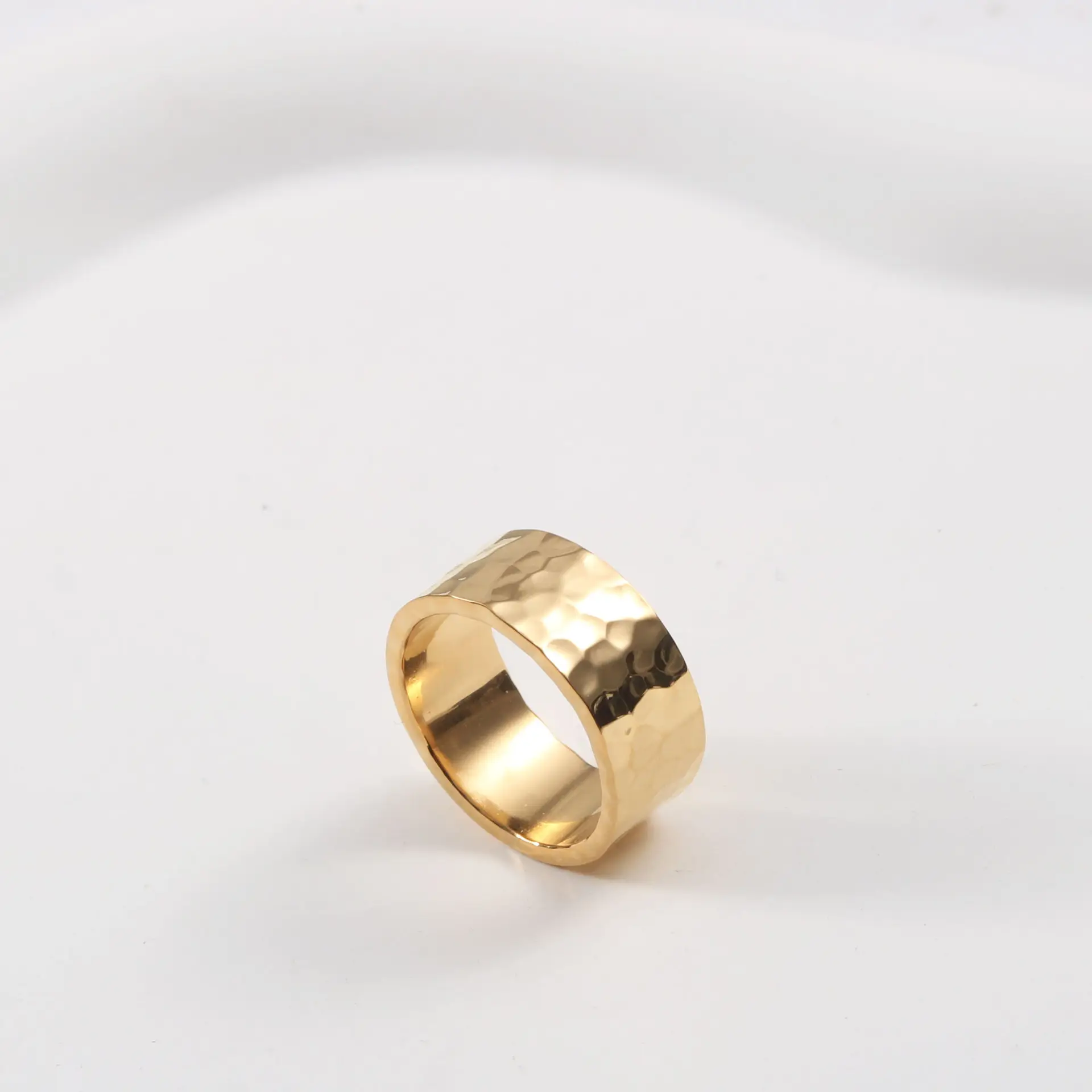 High End 18K Plain Gold Irregular Hammered Band Rings Stainless Steel Trendy Simple Gold Plated Jewelry