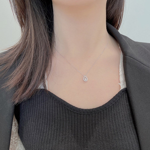 Collier en <span class=keywords><strong>or</strong></span> 18 carats Luxeora Luxury Gifts avec diamant de laboratoire de forme poire pour femme, pendentif de fiançailles en <span class=keywords><strong>or</strong></span> blanc - Product Image 4