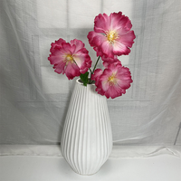 Usine En Gros Élégant Multi Couleur 3 Têtes Tige Faux Soie Hibiscus Artificielle Fleur D'hibiscus dans Un Vase pour La Décoration De Mariage