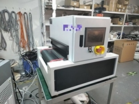Convoyeur d'équipement de polymérisation à la lumière UV en acier inoxydable réglable en puissance, état neuf