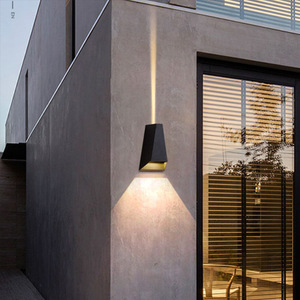 Decoración moderna montado en la pared porche pasillo Sconce luces arriba y abajo Luz de pared exterior Led impermeable Ip65 lámpara de pared exterior - Product Image 2