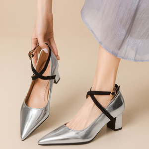 Sandales à talons épais et bas pour femme, grande taille 48, à bout pointu, avec bride de cheville, pour soirée, coupe large - Product Image 2