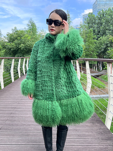 Giacca Invernale da Donna Calda in Vera Pelliccia di Coniglio Rex Tinta Verde con Aggiunta di Pelliccia di Agnello - Product Image 5