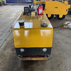 Handgeführte <span class=keywords><strong>Mini</strong></span>-Straßenwalze für Straßeninstandhaltung und Verdichtung – Dieselmotorbetrieben, tragbare Straßenwalze - Product Image 1