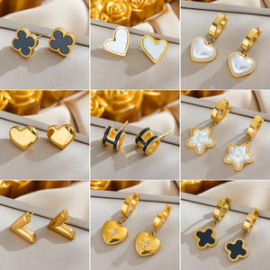 Boucles d'oreilles pour femmes sur Amazon en or 18 carats avec trèfle à quatre feuilles plaqué acier titane design élégant polyvalent en acier inoxydable - Product Image 1