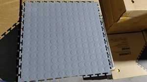 กระเบื้องยางไวนิลแบบประกบกัน ป้องกันการลื่น ขนาด 500x500 มม. สำหรับใช้ภายในอาคาร เช่น โรงรถ - Product Image 5