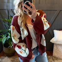 Cardigan en tricot floral bordeaux pour femme, boutons contrastants, manches longues, pull épais, coupe décontractée, tricot d'automne et d'hiver