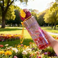 Bouteille d'eau de 700 ml pour enfants, design moderne, à boire directement, avec corde portable, accessoires de rentrée scolaire pour la vente en gros