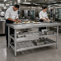 Table de travail commerciale personnalisable à 3 niveaux en acier inoxydable avec étagères à lattes pour la préparation culinaire en restaurant