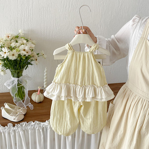 Nouvel ensemble deux pièces d'été tendance pour bébé : gilet simple à volants et pantalon décontracté en coton anti-moustiques, idéal pour toutes les occasions. - Product Image 4
