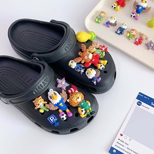 จี้รูปเสื้อฟุตบอลการ์ตูนสำหรับตกแต่งรองเท้าเด็กและรองเท้าแตะ อุปกรณ์ตกแต่งรองเท้ากีฬาและเครื่องแต่งกาย - Product Image 1