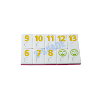 Rummikub Logo gravé au laser rose vif Personnalisez l'ensemble de jeux de rami à trois couches inclus Racks et boîte