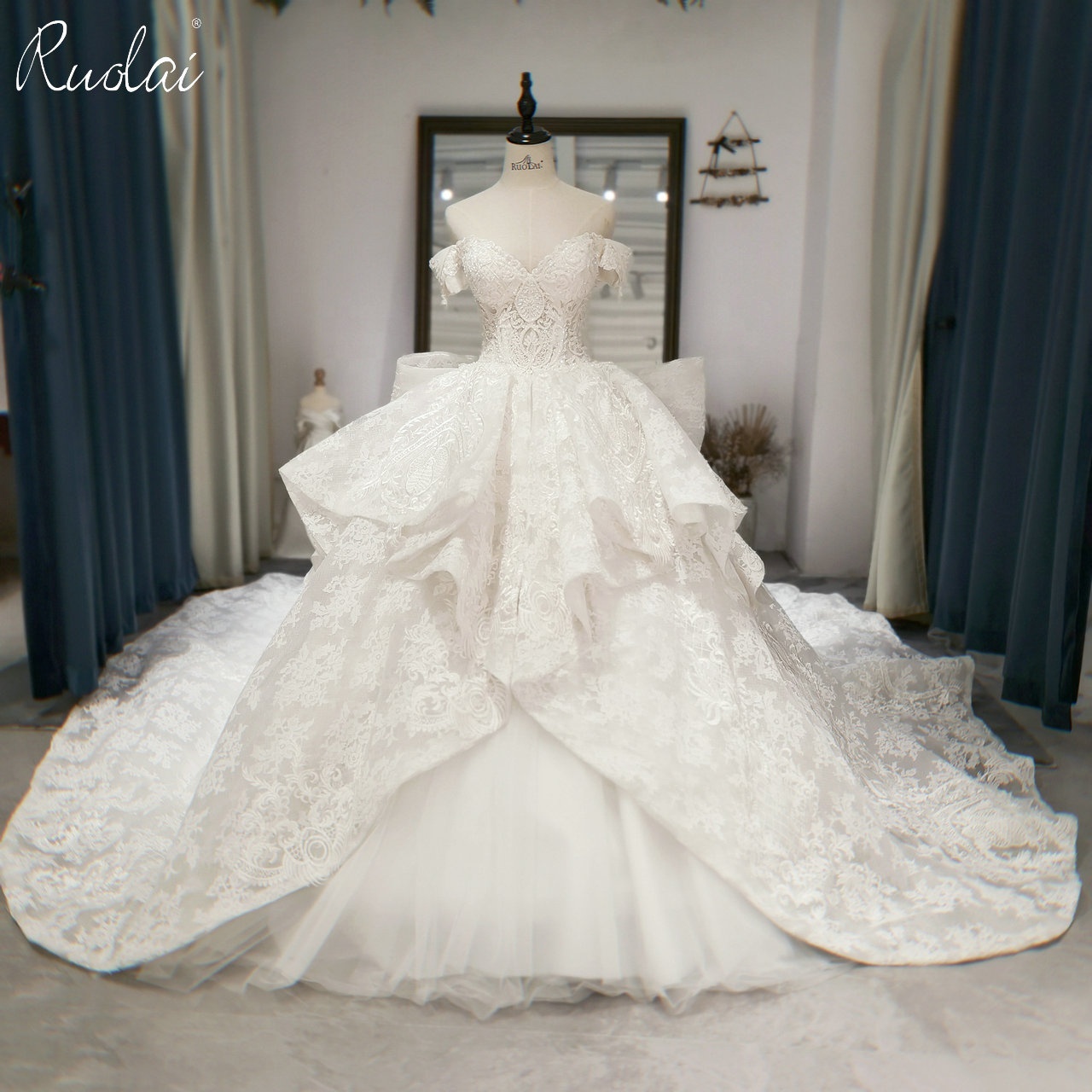 ZW00073 Luxury Lace Beaded Sweetheart Off the Shoulder Wedding Dress Appliques Bow Back Bride Gowns