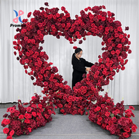 Backdrop Lengkung Mawar Sutra Buatan Bentuk Hati Merah Romantis, Sempurna untuk Dekorasi Pernikahan dan Acara