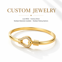 Bracelet Mosen personnalisé en acier inoxydable, style vintage de luxe, idéal pour les rendez-vous quotidiens et la mode française.