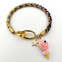 Nouvelle mode, bracelet en acier inoxydable plaqué or 18 carats, corde colorée tressée à la main, petit pendentif en forme d'étoile de poisson, électroplaqué sous vide