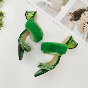 Sandales et Claquettes d'été respirantes pour femmes Lanfoo OEM/ODM en cuir véritable et fourrure, rose et vert - Product Image 4