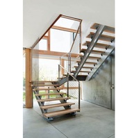 Escalier flottant moderne en bois massif et acier inoxydable pour hall intérieur, conception droite à double poutre latérale