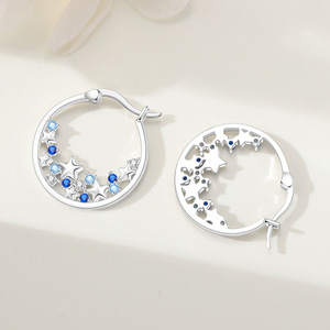 Pendientes de Latón Blanco con Circonitas de la Serie Cielo Estrellado - Regalo Romántico y Creativo para Mujer - Product Image 3