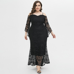 Abito <span class=keywords><strong>da</strong></span> <span class=keywords><strong>Sera</strong></span> Lungo in Pizzo Nero Taglie Forti con Spalle Scoperte e Maniche a Campana di Alta Qualità - Product Image 1
