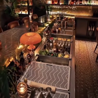 Comptoir de Bar Multifonctionnel en Acier Inoxydable Personnalisé avec Unité de Réfrigération, Portes Coulissantes et Dégivrage Automatique pour Café et Cocktails
