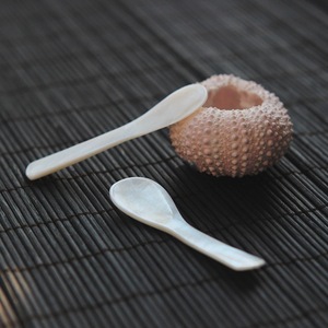 Cuillère de service artisanale en nacre de style européen de luxe, cuillère à caviar, à glace et à beurre haut de gamme, vaisselle élégante - Product Image 1