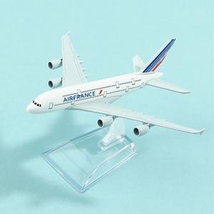 Modèle d'<span class=keywords><strong>avion</strong></span> en métal moulé sous pression <span class=keywords><strong>Air</strong></span> <span class=keywords><strong>France</strong></span> Airbus A380 à l'échelle 1/500, 14 cm, avec support - Product Image 4