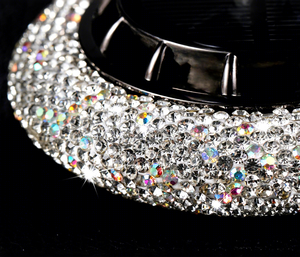 Diffuseur de parfum pour voiture en résine incrusté de diamants, parfum floral, évaporation 31-60 jours, décoration de console centrale Chine - Product Image 5