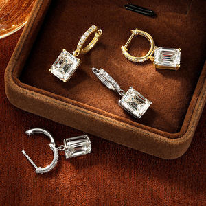 Pendientes de Aro con Diamantes Moissanite Corte Esmeralda VVS D GRA de 6 Quilates, Elegantes, Chapados en Oro de 14K, Joyería Moderna para Uso Diario para Mujer - Product Image 3