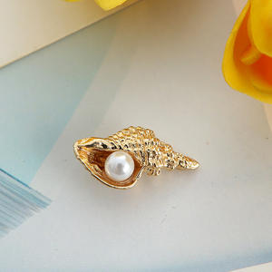 Pendientes colgantes de aleación chapados en oro Diy Mini llavero de concha con amor de perla de concha para la fabricación de joyas - Product Image 1