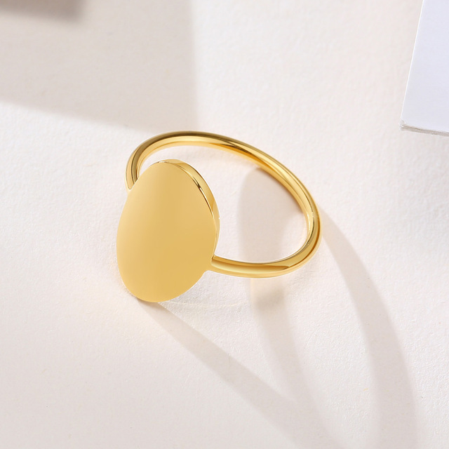 Classic Minimalist Engravable Blank Oval Signet Ring Delicate Stainless Steel Gold Plated Oval Ring for Women Jewelry Gifts