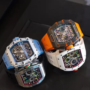Reloj Mecánico de Edición Limitada V3 con Caja de Fibra de Carbono Negra, Correa de Cuero y Silicona Luminosa Blanca y Dorada - Product Image 1