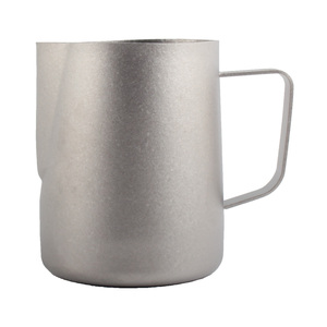 เหยือกตีฟองนมทรงกระบอกโลหะ ดีไซน์มินิมอล ทนทาน ความจุ 550 มล. - Product Image 4
