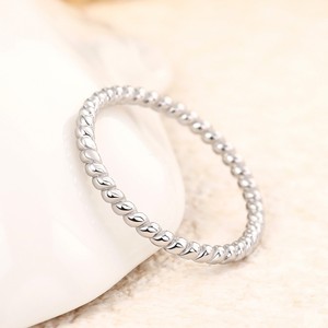 Anello a Fascia Intrecciata Minimalista Stile Hip Hop, Anello da Dito Indice per Donna, Gioiello per Uso Quotidiano - Product Image 3