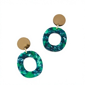 Boucles d'oreilles créoles classiques pour femme, en résine acrylique, motifs cercle et triangle bleus, bijoux de fête tendance et légers - Product Image 2