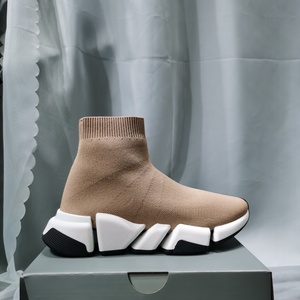 Chaussures décontractées à enfiler de luxe, sur mesure, de qualité supérieure, avec des caractéristiques antidérapantes et rehaussantes, disponibles dans divers styles. - Product Image 2