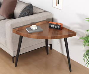 Table d'appoint d'angle moderne couleur noyer avec plateau, pieds en métal noir, gain de place pour salon - Product Image 1