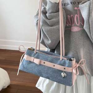 Sac à main en denim bicolore avec bouton Accent Sac à bandoulière à poignée supérieure - Product Image 5