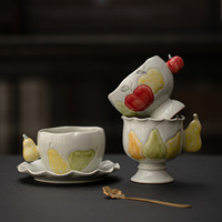 Offre Spéciale : Ensemble Tasse et Soucoupe en Porcelaine Peinte à la Main Motifs Pomme et Poire, 250 ml, Résistant à la Chaleur, Compatible Lave-Vaisselle, Fraîcheur Assurée