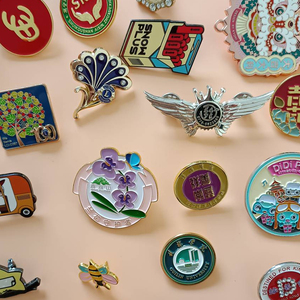 Tùy Chỉnh Ve Áo Pins Nhà Máy Bán Buôn Phim Hoạt Hình Ve Áo Pins Kim Loại Kẽm Hợp Kim Nam Châm Huy Hiệu Thiết Kế Logo Mềm Mại Và Cứng Men Pin - Product Image 2