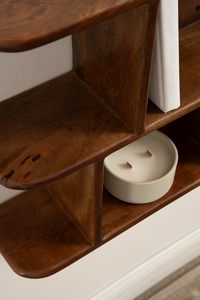 Kate และ Laurel madero ชั้นวางของไม้เนื้อแข็งติดผนัง, 30x6x17, วอลนัทสีน้ำตาล, ชั้นวางหนังสือขนาดเล็กที่ทันสมัยสำหรับใช้เป็นที่อยู่อาศัย - Product Image 5