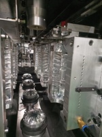 Mesin Cetak Tiup Botol PET Otomatis Mitsubishi PLC SEGD-6 2L 8000kN Kekuatan Penjepit Pompa & Komponen Mesin SMC