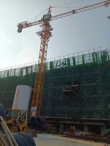 Grúa Torre de 25/30 Toneladas con Motor de Caja de Cambios, Bomba de Construcción, Nuevo Rendimiento, 1 Año de Garantía - Product Image 2